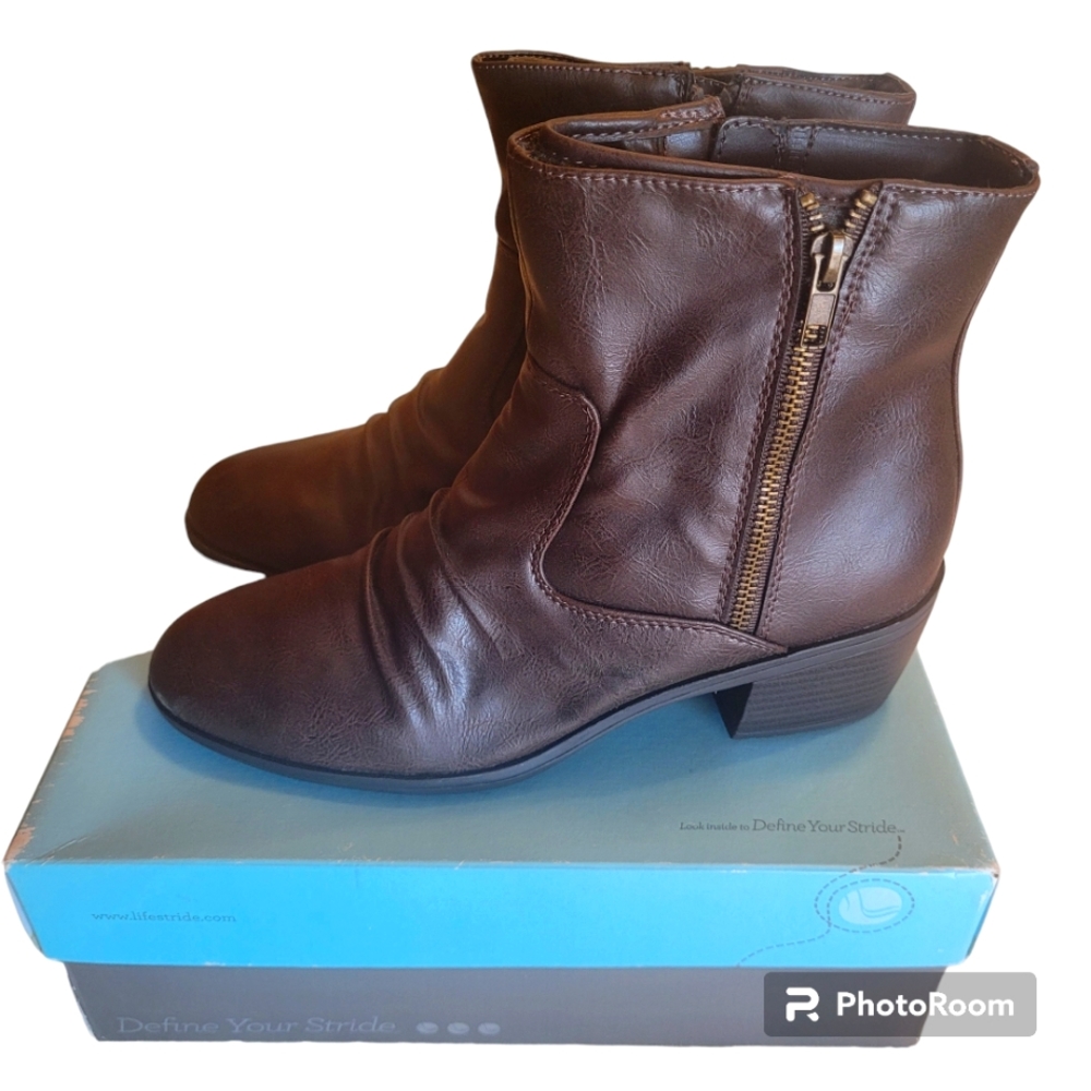 Life Stride Women's Ankle Boots Size 9.5 M "Watchful" Dark Brown Lined Comfy NWT